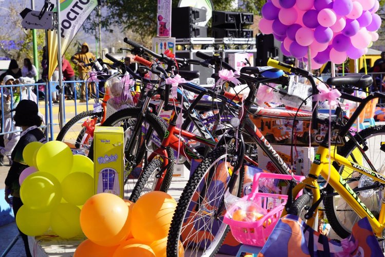 Plaza La Libertad vibró con más de 10 mil personas en los festejos por el Día de las Infancias