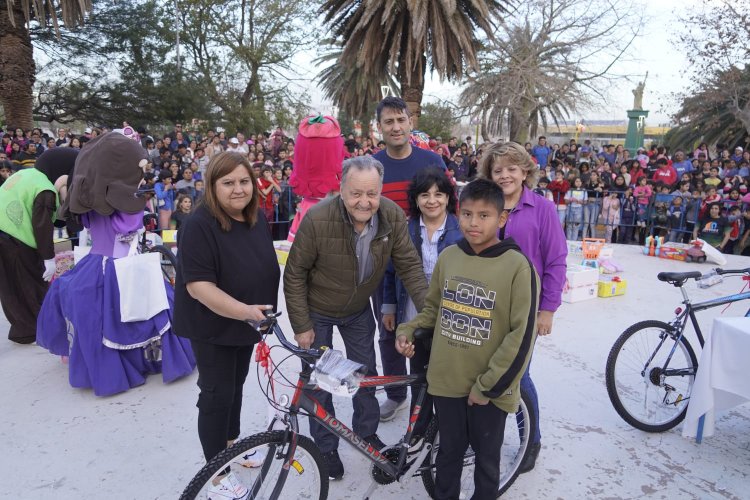 Plaza La Libertad vibró con más de 10 mil personas en los festejos por el Día de las Infancias