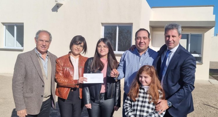 Sergio Uñac entregó 46 viviendas en Rawson