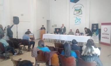 Jóvenes de Sarmiento recibieron becas de estudio provenientes de fondos mineros