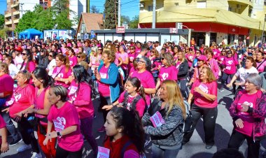 Miles de sanjuaninas trotaron por el Cáncer de mamas