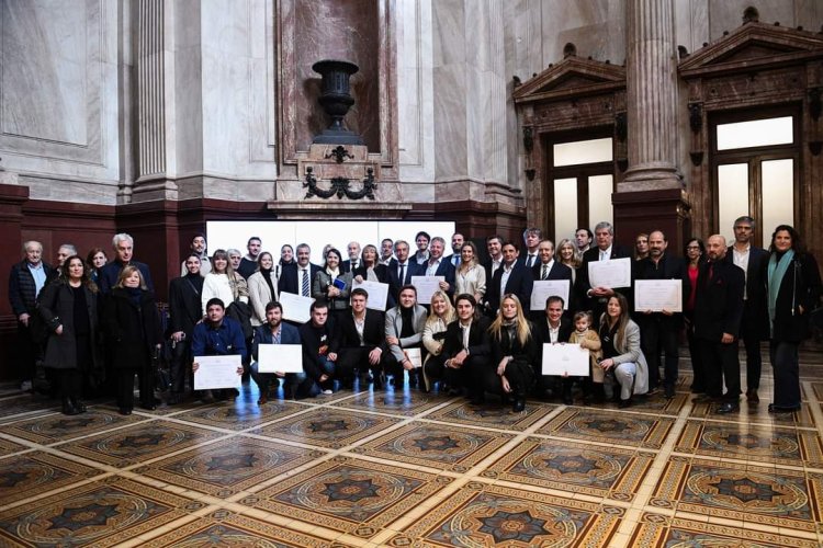 En el día de la Industria, el Senado entregó diplomas a  referentes del sector