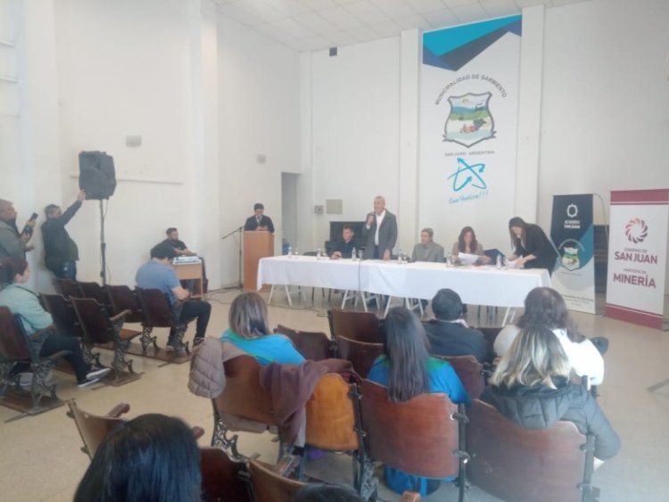 Jóvenes de Sarmiento recibieron becas de estudio provenientes de fondos mineros