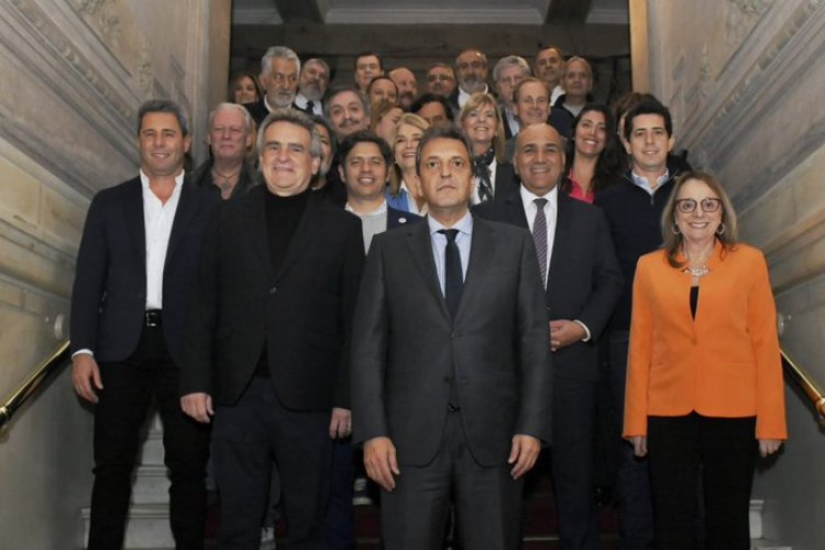 Massa en Tucumán relanza su campaña junto a los gobernadores