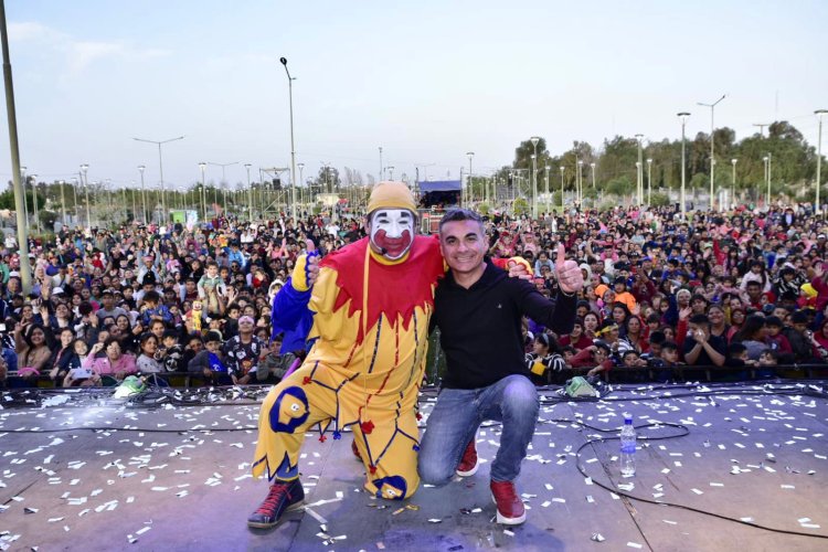 Más de 30.000 personas bailaron y cantaron al ritmo de Piñón