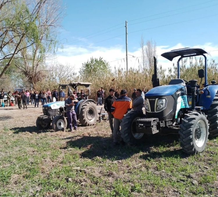 Capacitaron en el Manejo de Tractores a 70 personas