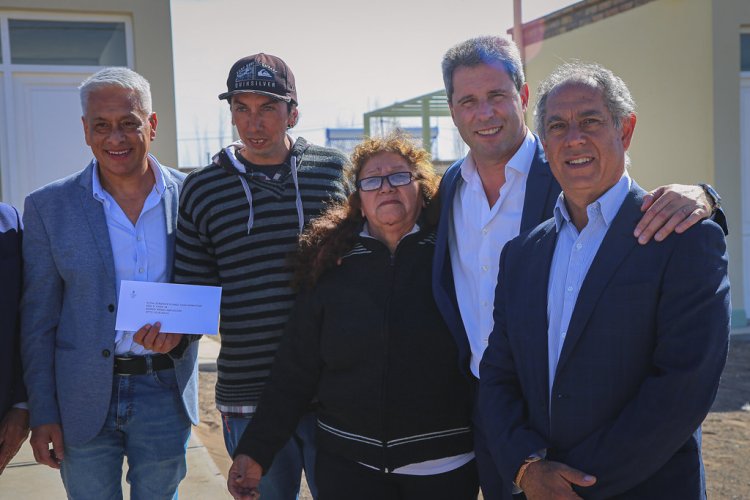 Casi 50 familias de Villa Santa Rosa ya tienen su casa propia