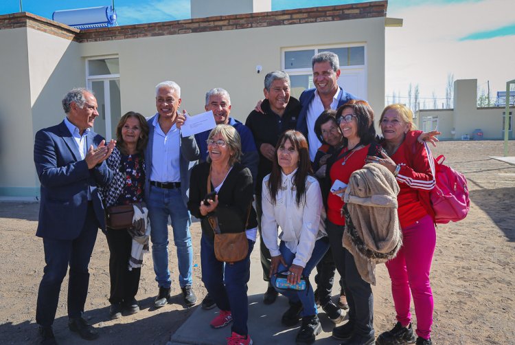 Casi 50 familias de Villa Santa Rosa ya tienen su casa propia