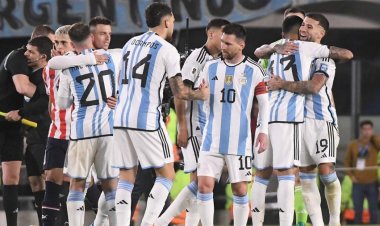 Argentina le ganó a Paraguay y sigue en la cima