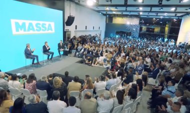 Massa en conversatorio con empresarios, representantes de Cámaras, docentes y académicos