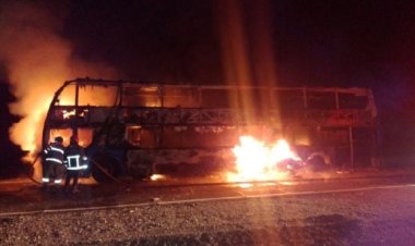 Caucete: se incendió un colectivo que llevaba 62 pasajeros