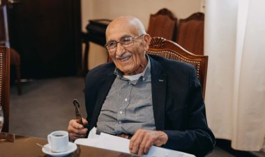 Un militante de 92 años desayunó con el gobernador