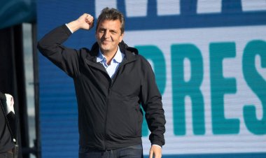 Massa cerró su campaña en una fábrica y propuso un nuevo "pacto federal"