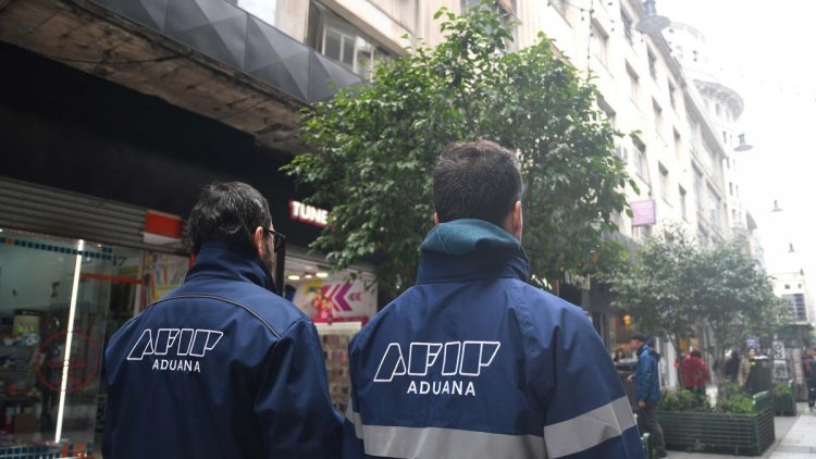 Realizaron 38 allanamientos por presunta fuga de divisas y contrabando