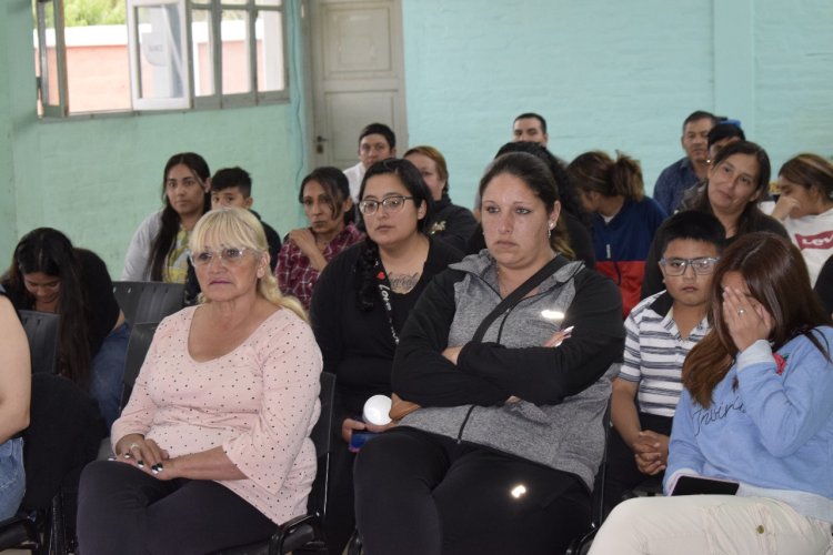 Entrega de certificados del taller de Joyería "Agregando Valores"