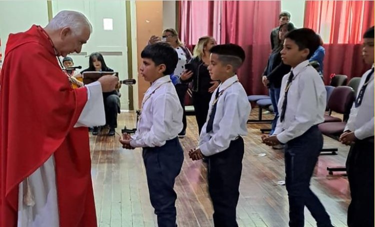 Jorge Lozano dio la Primera Comunión y Confirmación a alumnos de la Escuela Albergue Estrada