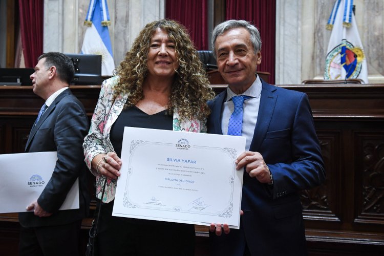 Empresarios y referentes del comercio fueron distinguidos con el Diploma de Honor del Senado