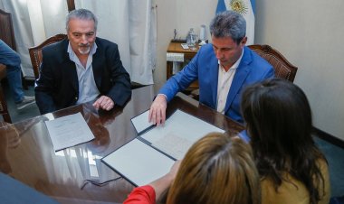 Donan documentación histórica al Gobierno de San Juan