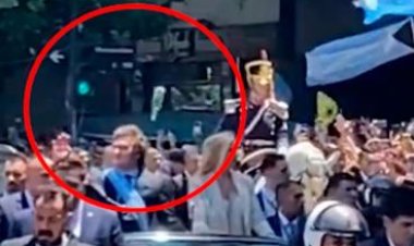 Video: arrojan un botellazo a Milei en plena caravana