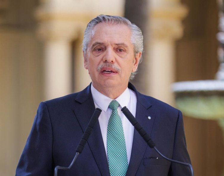 Fernández dictó un decreto para garantizar su custodia fuera del país