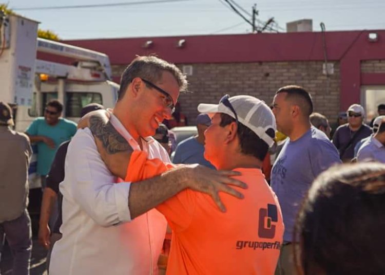 Junto a  trabajadores del municipio, Munisaga destacó el compromiso con el vecino de Rawson