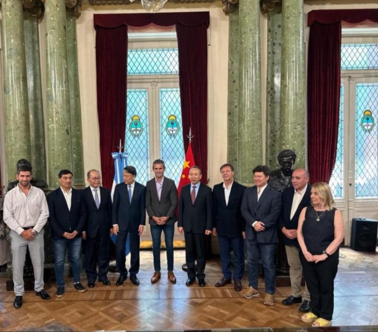 Jose Peluc, participo de la reunion con el Vicepresidente de la Asamblea Popular China