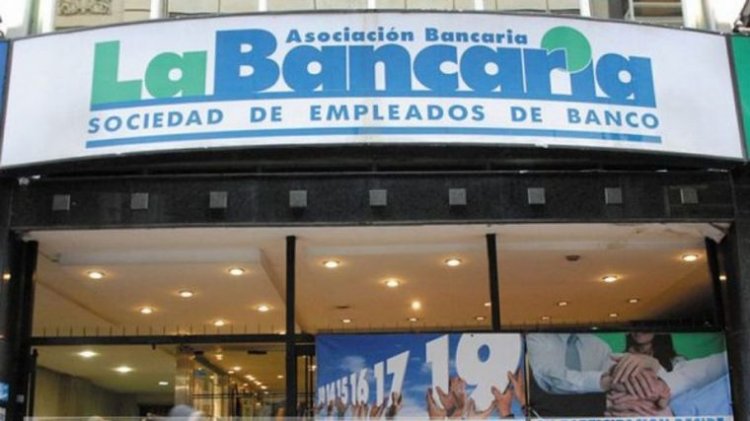 La Bancaria acordó una mejora salarial; con sueldo de casi $700 mil