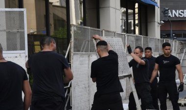 Una protesta de organizaciones sociales obligó a vallar el Hotel Libertador