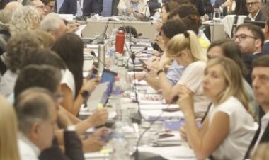 Diputados escucha a expositores de la sociedad civil por la ley ómnibus