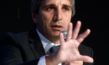 Caputo anunció un aumento salarial del 16% para estatales