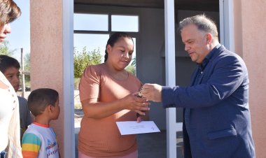 Entregan casas en 25 de Mayo