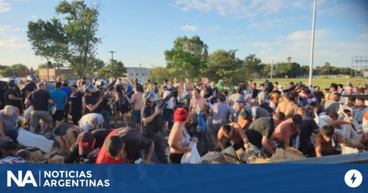 Volcó un camión con botellas de aceite: se robaron todas