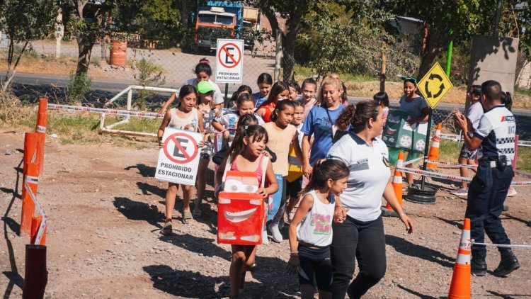 Los chicos de las Colonias de Verano de Pocito aprenden seguridad vial jugando
