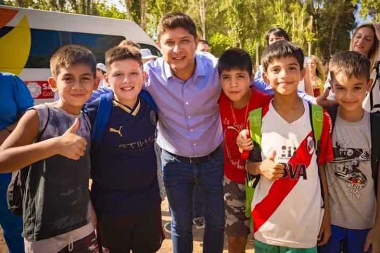 A puro color y baile cerraron las colonias en Santa Lucía