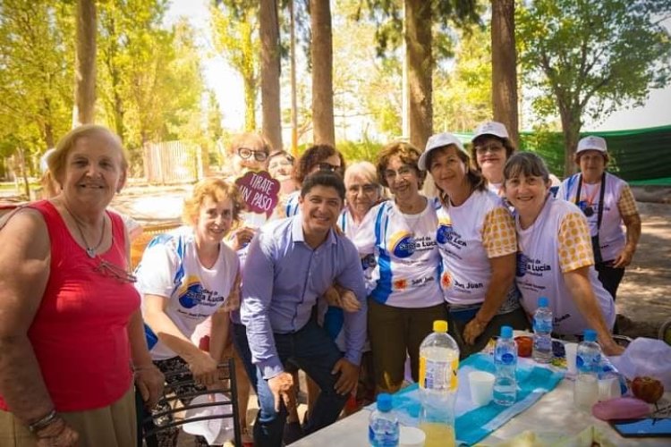 A puro color y baile cerraron las colonias en Santa Lucía