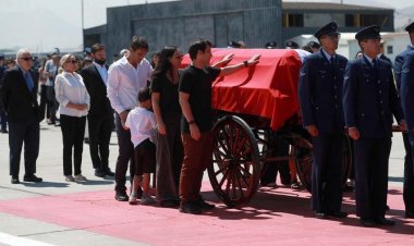 Boric recibió en Santiago los restos del expresidente chileno Piñera