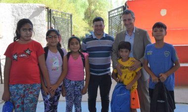 Entregaron más de 700 kits escolares en dos departamentos