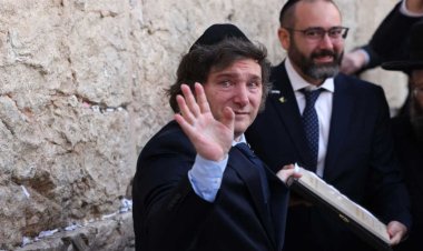 Milei ya viaja a Roma, donde se reunirá con el Papa Francisco