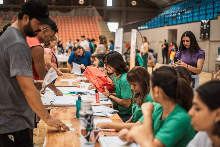 Entregaron cerca de 2000 Kits Escolares a los asistentes de la Colonias de Verano en Rawson