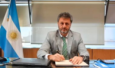 Milei echó al secretario de Trabajo, Omar Yasin, por los aumentos de sueldo en el Ejecutivo