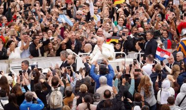 Domingo de Pascua de Resurrección: Francisco, muy activo