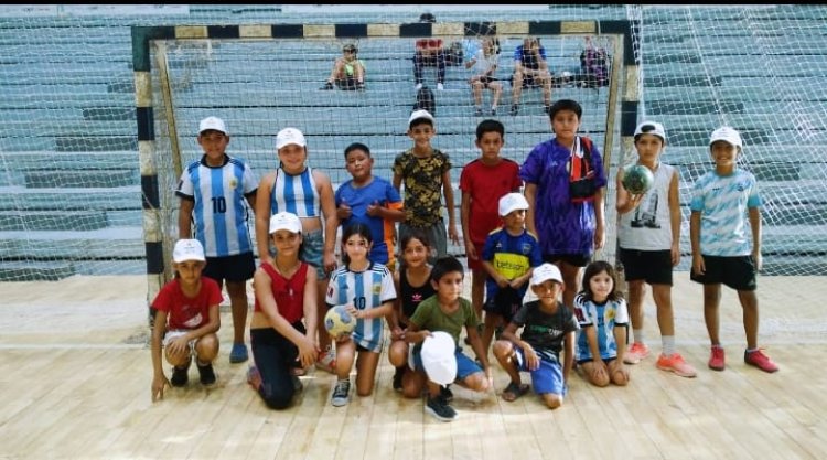 Chicos de las escuelas deportivas de Pocito disfrutan del torneo de Handball