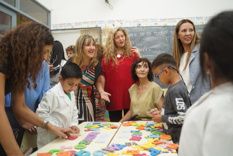 La ministra de Educación comenzó un recorrido por todas las escuelas de la provincia