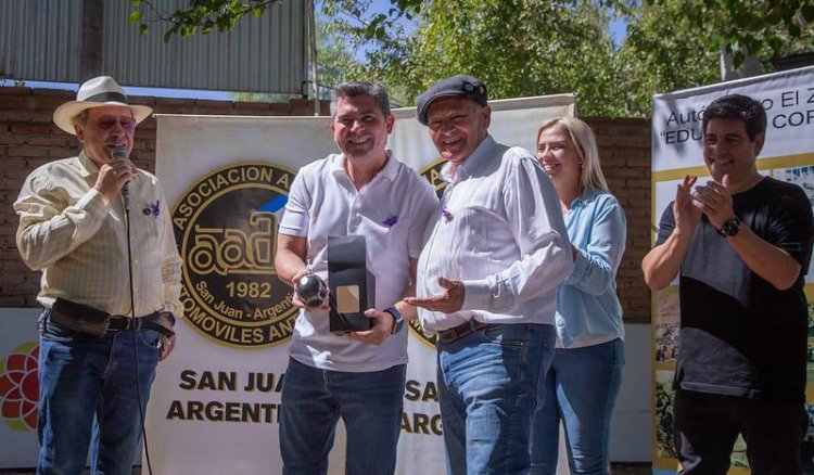 El gobernador participó del cierre del primer Raid Latinoamericano de automóviles antiguos