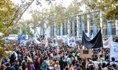 Multitudinaria marcha en DEFENSA de la Educación Pública en San Juan