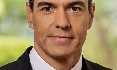 Pedro Sánchez anunció que seguirá al frente del Gobierno español