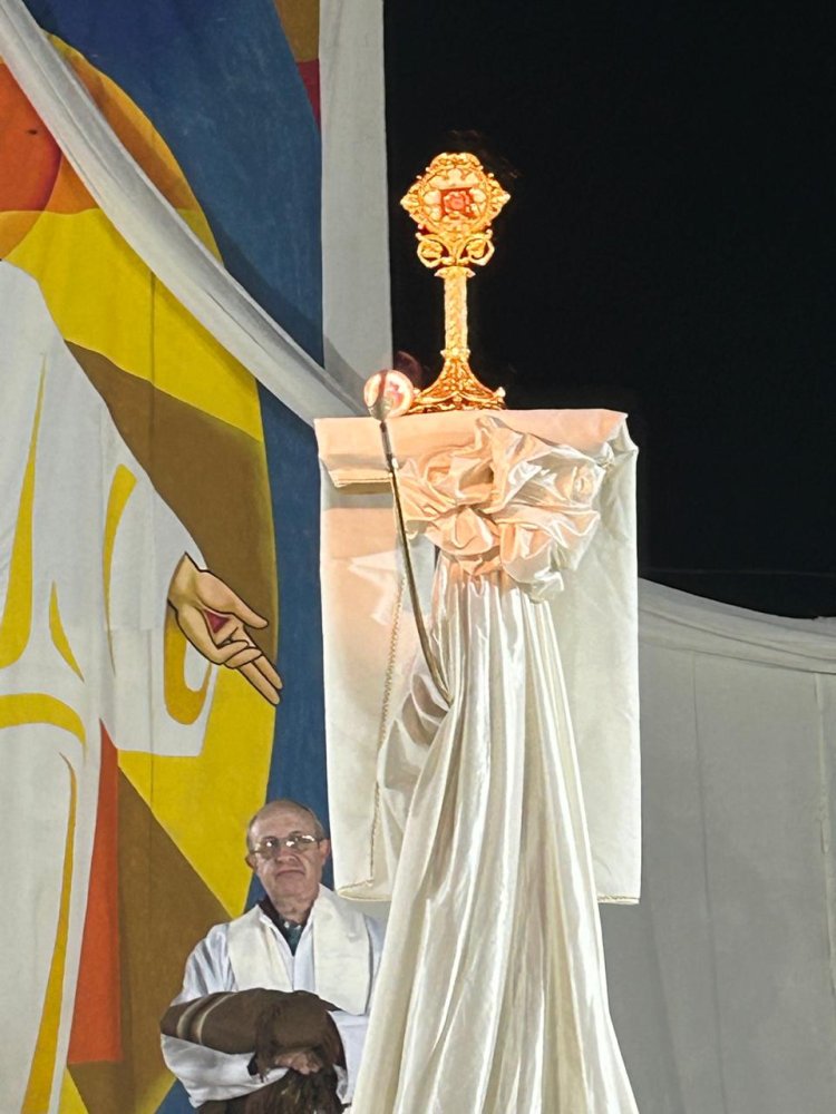 Una multitud celebró misa entorno a las reliquias del Santo Cura Brochero