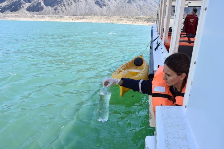 Evalúan la calidad del agua en el dique Punta Negra