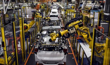 Otra automotriz paraliza su producción en la Argentina por las inundaciones en Brasil