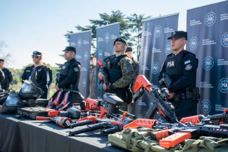 Bullrich presentó las nuevas armas no letales para la Policía de Seguridad Aeroportuaria